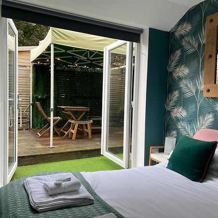 Stylish & Cosy Margate Escape With Hot Tub And Log Burner Dogs Welcome Bagian luar foto