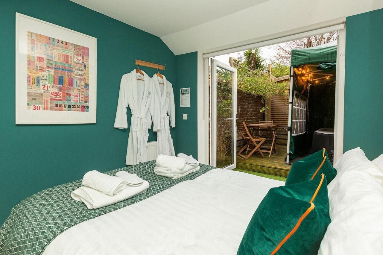 Stylish & Cosy Margate Escape With Hot Tub And Log Burner Dogs Welcome Bagian luar foto