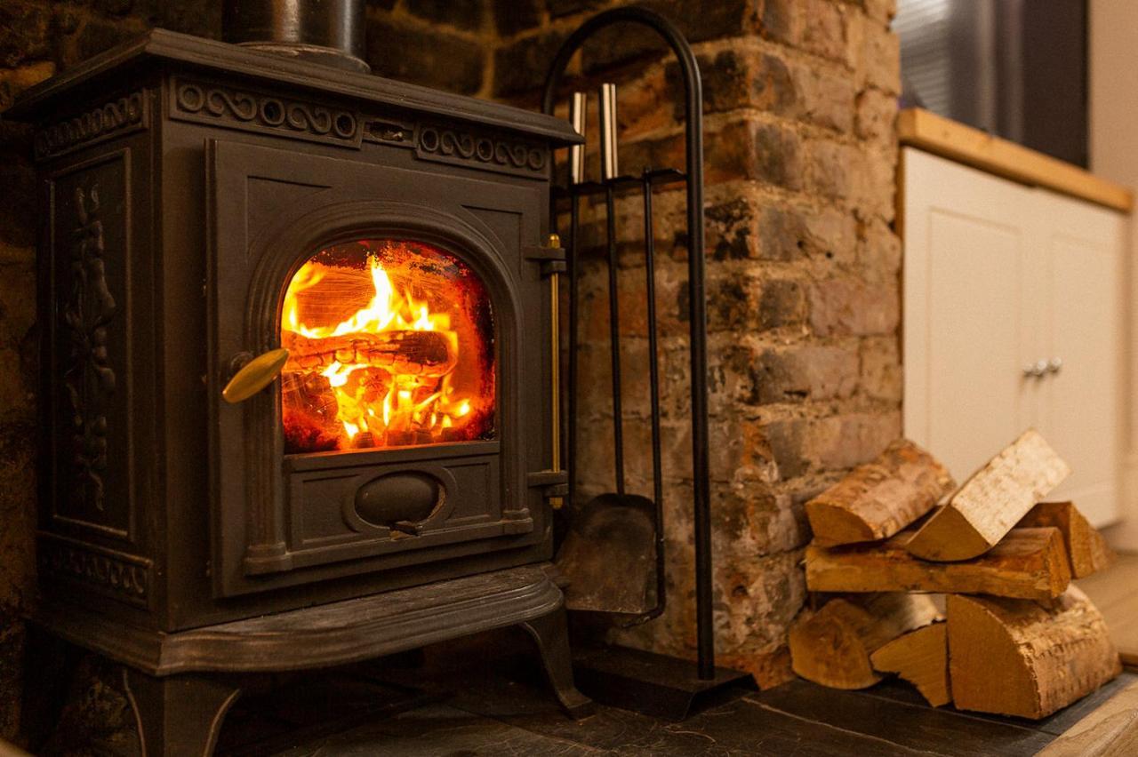 Stylish & Cosy Margate Escape With Hot Tub And Log Burner Dogs Welcome Bagian luar foto