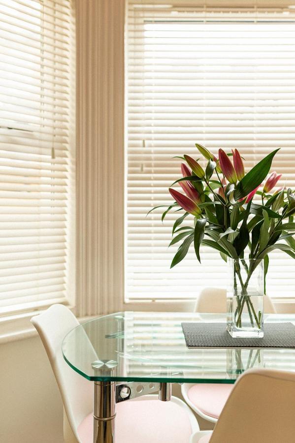 Stylish & Cosy Margate Escape With Hot Tub And Log Burner Dogs Welcome Bagian luar foto