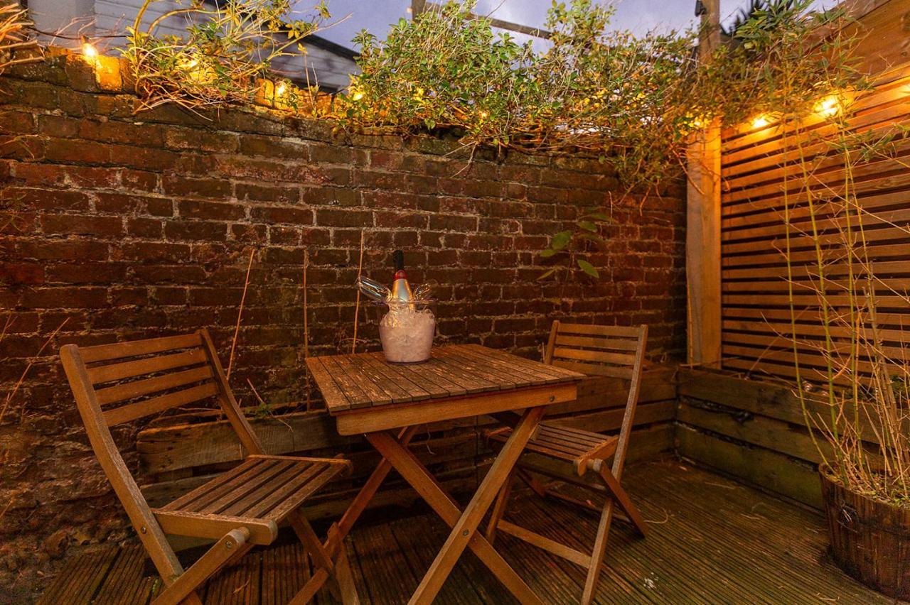 Stylish & Cosy Margate Escape With Hot Tub And Log Burner Dogs Welcome Bagian luar foto