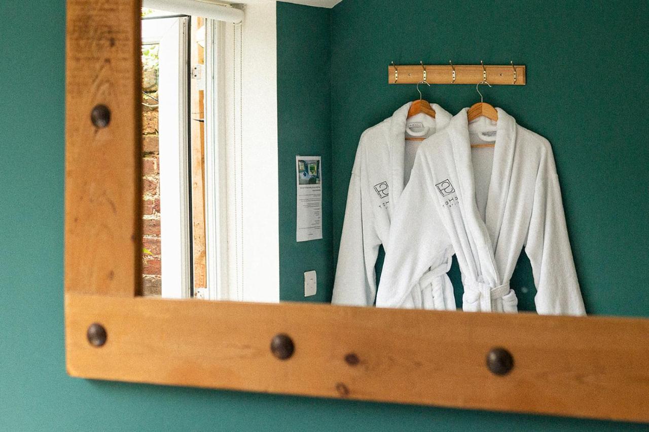 Stylish & Cosy Margate Escape With Hot Tub And Log Burner Dogs Welcome Bagian luar foto