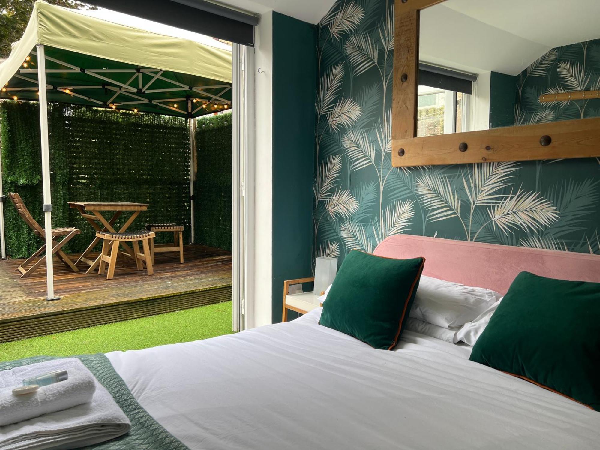 Stylish & Cosy Margate Escape With Hot Tub And Log Burner Dogs Welcome Bagian luar foto
