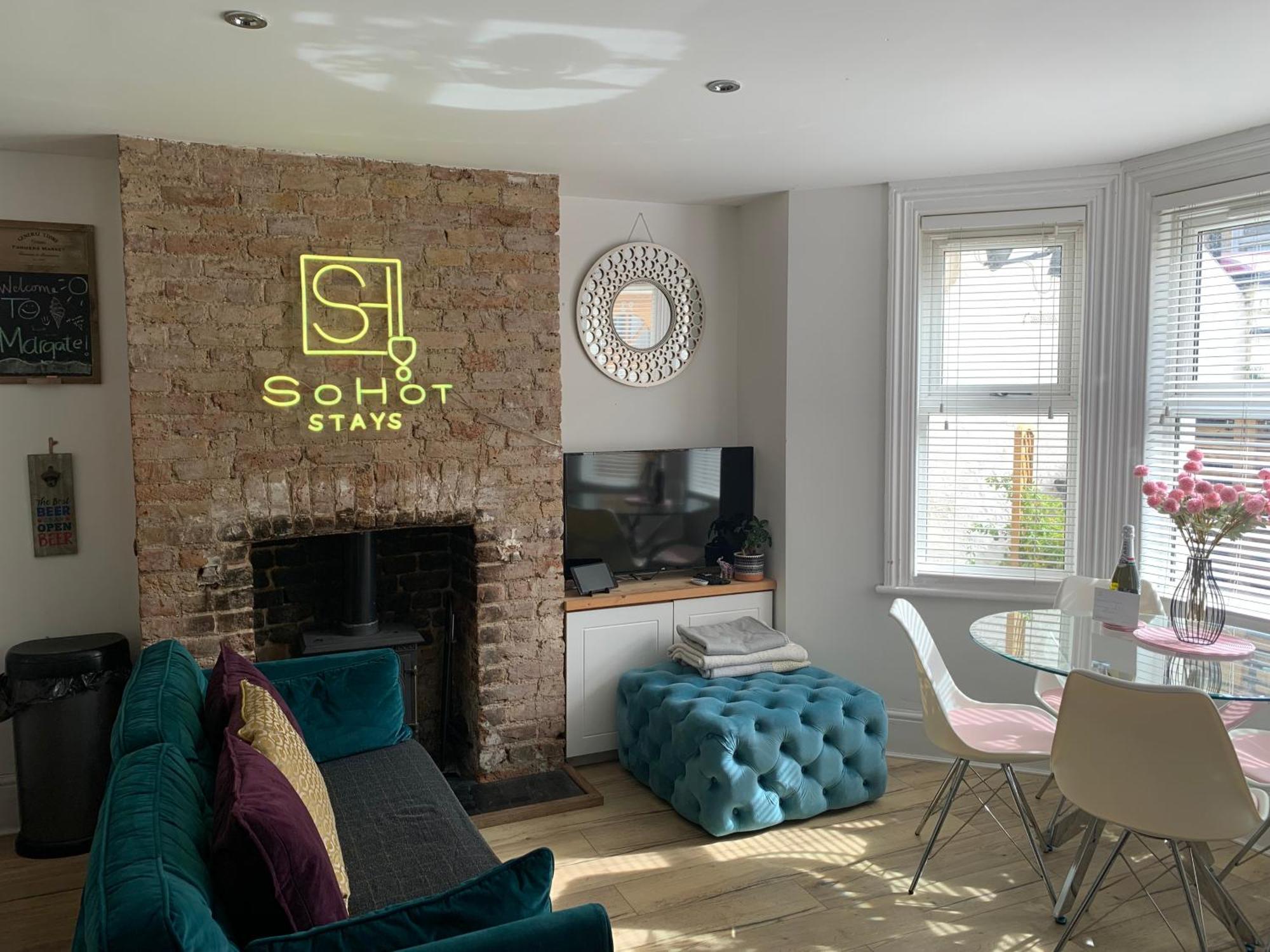 Stylish & Cosy Margate Escape With Hot Tub And Log Burner Dogs Welcome Bagian luar foto
